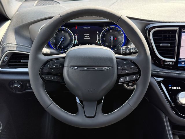 2027 Chrysler Pacifica Limited - 10