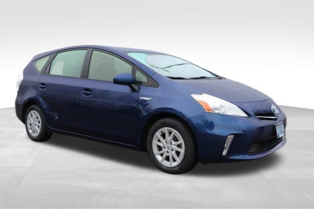 2014 Toyota Prius v Two 15