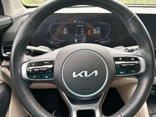 Used 2025 Black Kia EX image 17