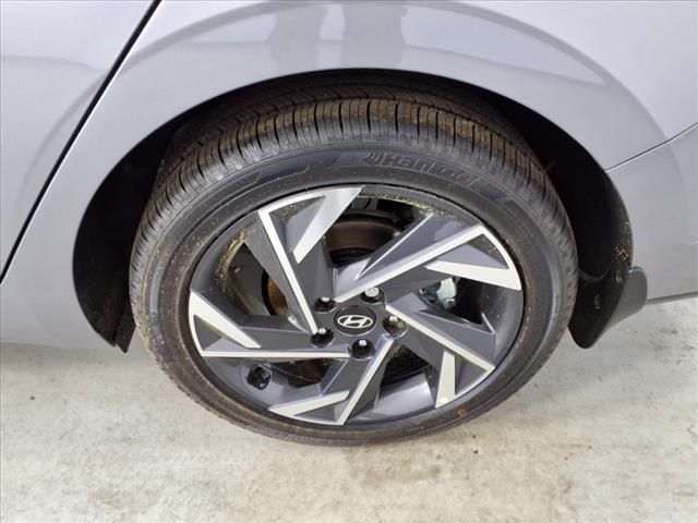 2025 Hyundai Elantra Limited photo