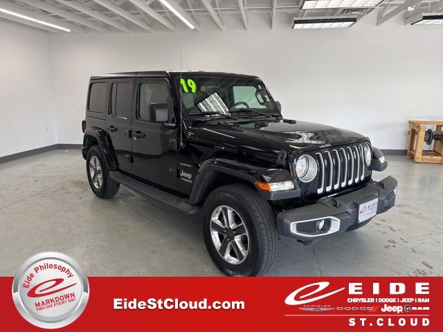 Black Clearcoat 2019 Jeep Wrangler Unlimited Sahara 4WD SUV / Crossover Four-Wheel Drive 6-Speed Manual