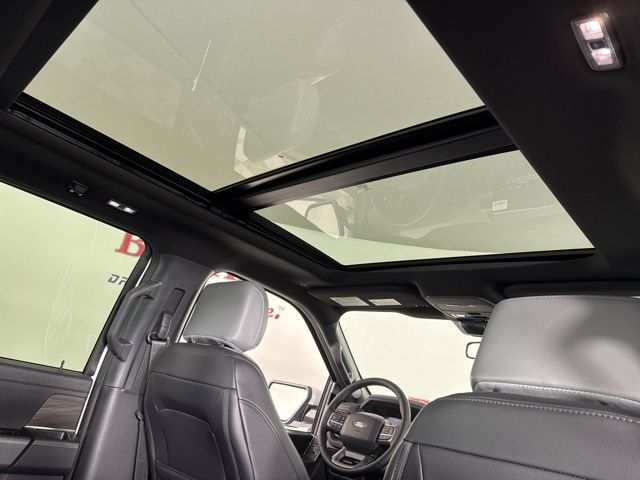 2025 Oxford White Ford F-150 Lightning Lariat AWD Truck