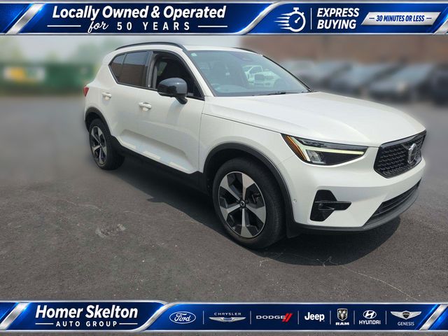  2023 Volvo XC40 B4 Ultimate Dark Theme FWD   