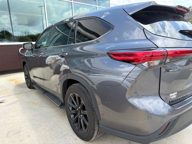 Used 2022 Gray Toyota LE image 2
