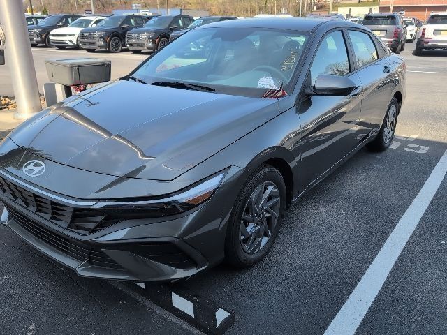 2024 Hyundai Elantra SEL FWD