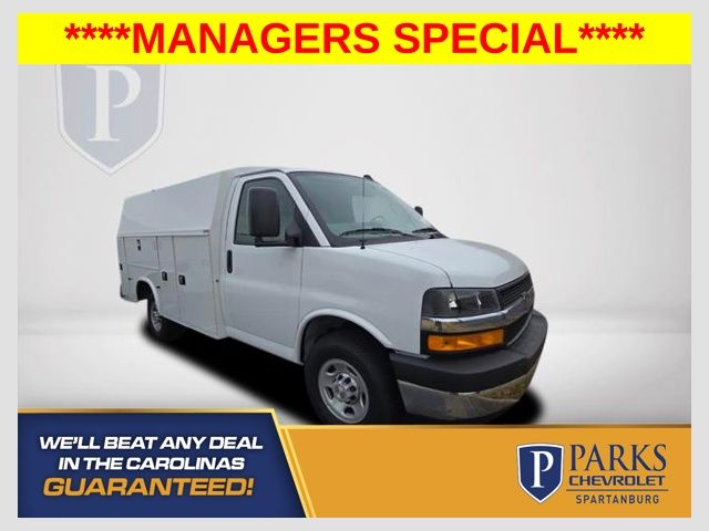 Summit White 2025 Chevrolet Express Chassis Van Rear-Wheel Drive 8-Speed Automatic