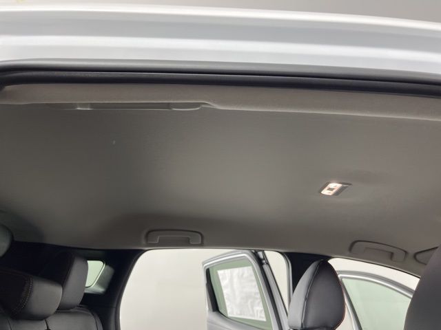 2025 Aspen White Tricoat Nissan Kicks SR FWD SUV