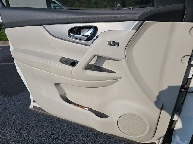 Certified Used 2020 White Nissan SL image 30