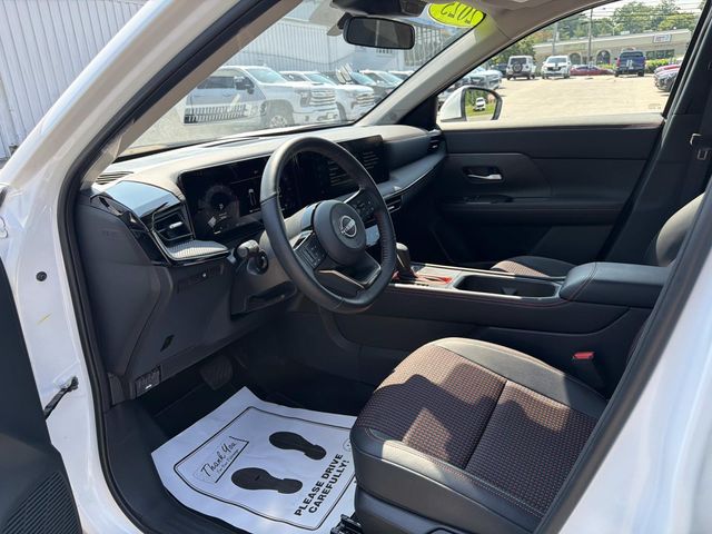 2025 Nissan Kicks - Image 12