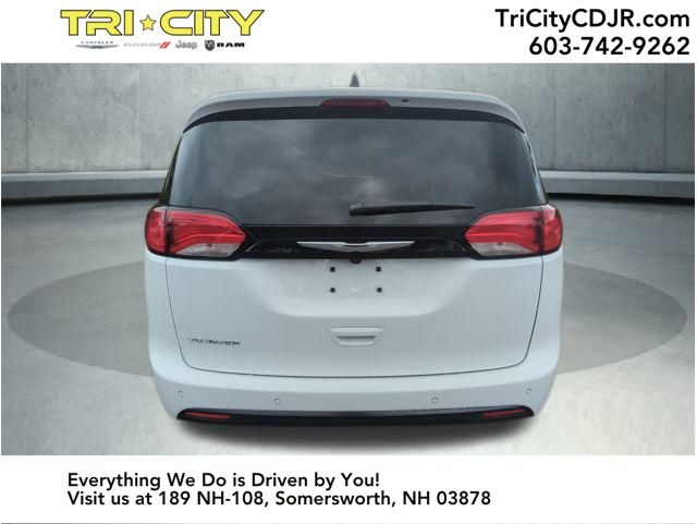 2026 Chrysler Voyager LX photo 4