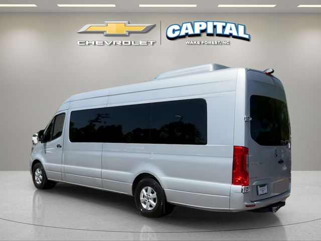 Used 2021  Mercedes-Benz Cargo 170 WB image 4