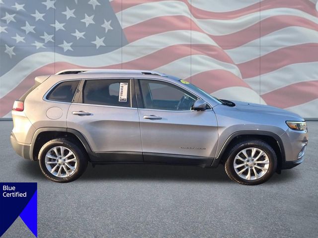 Used 2019 Silver Jeep Latitude image 2