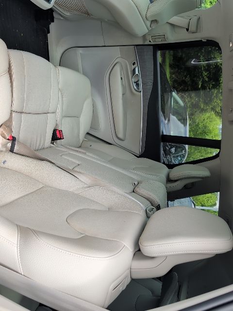 Certified Used 2023 White Volvo B6 Plus 7-Seater image 27