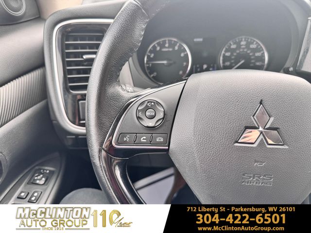 2016 Mercury Gray Metallic Mitsubishi Outlander SE 4X4 SUV