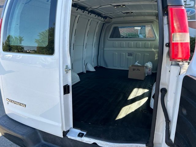 Used 2017 White Chevrolet Work Van image 4