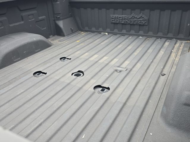 2022 Chevrolet Silverado 2500HD High Country:47004A
