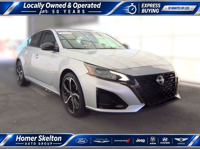 Brilliant Silver Metallic 2024 Nissan Altima Sedan Front-Wheel Drive Continuously Variable Transmission