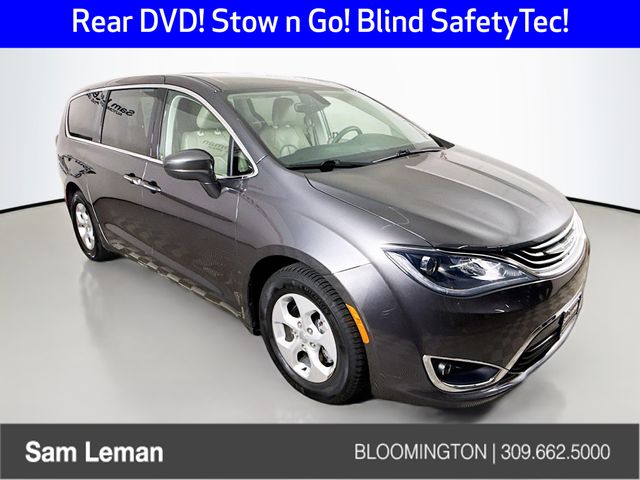 Gray (Granite Crystal Metallic Clearcoat) 2018 Chrysler Pacifica Hybrid Minivan Front-Wheel Drive Continuously Variable Transmission