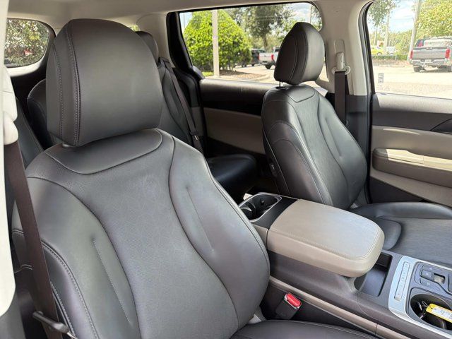 Used 2025 Kia Carnival Van