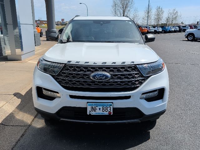 2021 Oxford White Ford Explorer XLT 4X4 SUV