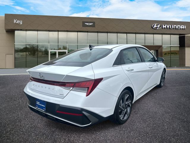 2025 Hyundai Elantra Hybrid - Image 5