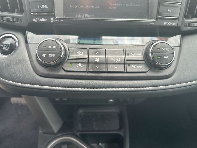 Used 2018 Silver Toyota XLE image 38