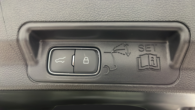 Used 2025 Carbonized Gray Metallic Ford Platinum image 32