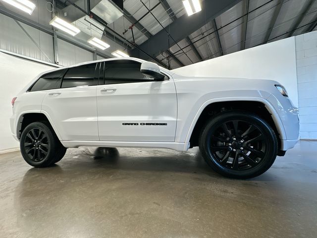 2019 Jeep Grand Cherokee Altitude White at Luther Ford