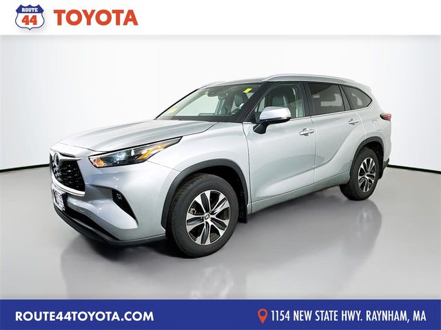 Celestial Silver Metallic 2025 Toyota Highlander XLE AWD SUV / Crossover All-Wheel Drive 8-Speed Automatic