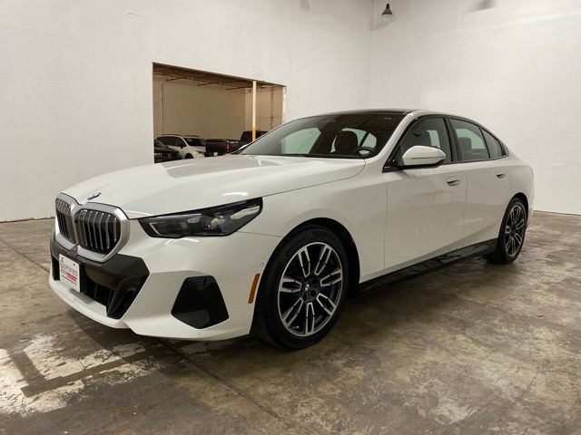 Alpine White 2026 BMW 5 Series Sedan Rear-Wheel Drive 8-Speed Automatic