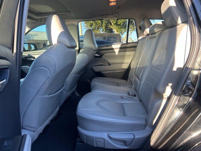 Used 2021 Toyota Highlander SUV