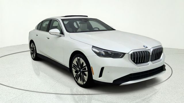 Mineral White Metallic 2025 BMW 5 Series Sedan All-Wheel Drive 8-Speed Automatic
