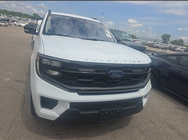 2025 Oxford White Ford Expedition Max Active 4X4 SUV