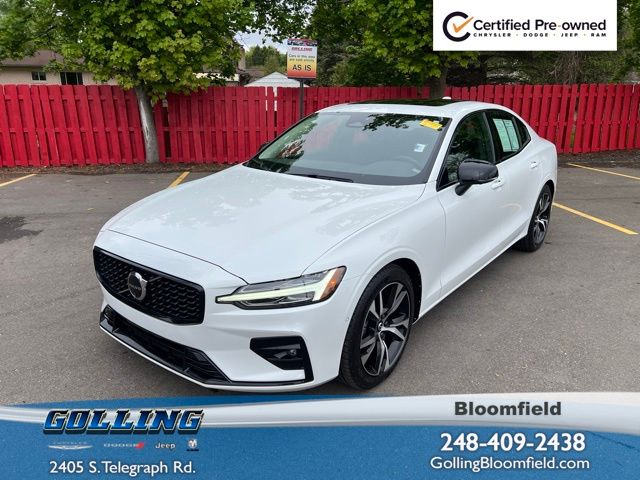Crystal White Metallic 2024 Volvo S60 Sedan All-Wheel Drive Automatic