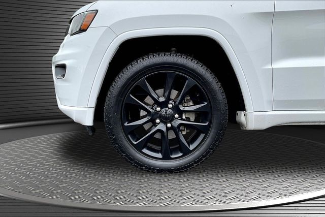 Used 2020 White Jeep Altitude image 33