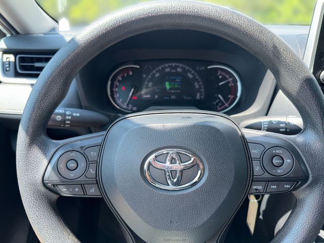 Used 2025 White Toyota LE image 16