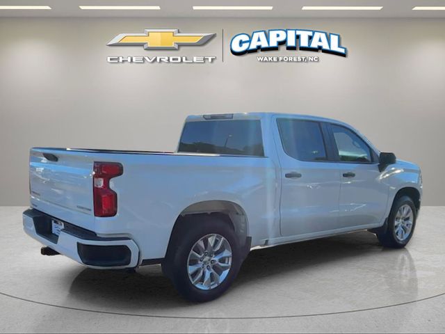 Used 2022 White Chevrolet Custom image 5