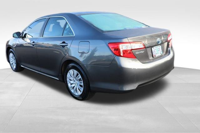 2014 Toyota Camry Hybrid LE 17