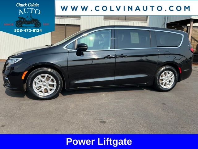 Brilliant Black Crystal Pearlcoat 2023 Chrysler Pacifica Minivan Front-Wheel Drive 9-Speed Automatic