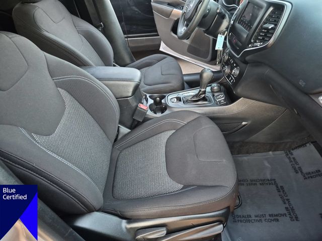 Used 2020 Silver Jeep Latitude image 33