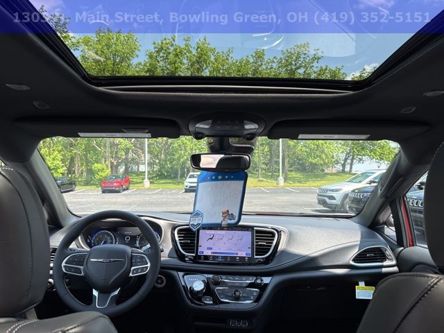 New 2025 Chrysler Pacifica Select 4D Passenger Van