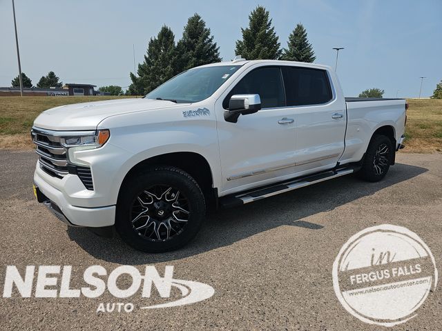 White (Iridescent Pearl Tricoat) 2024 Chevrolet Silverado 1500 Pickup Truck Four-Wheel Drive Automatic