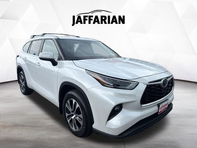 2023 Toyota Highlander Blanco (Wind Chill Pearl) SUV/Crossover Tracción en las cuatro ruedas 8 velocidades Automática