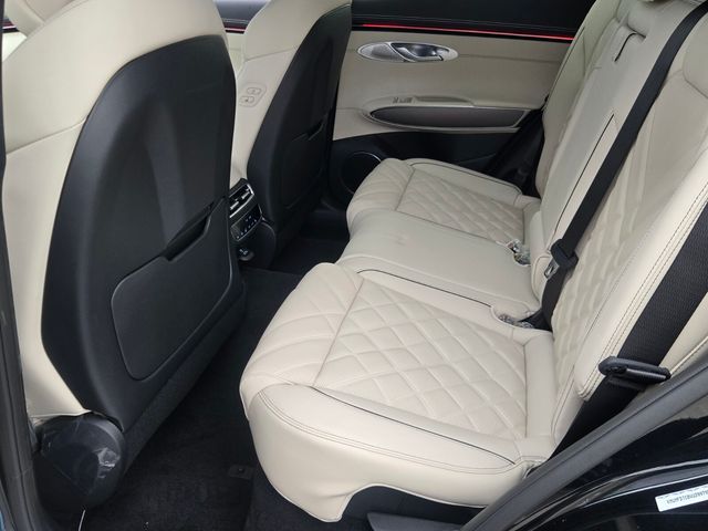 2027 Genesis Gv70
