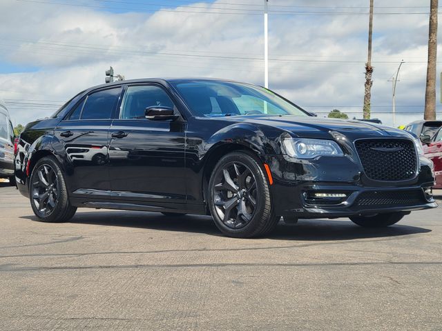 Gloss Black 2022 Chrysler 300 Touring L RWD Sedan Rear-Wheel Drive 8-Speed Automatic