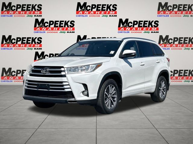 White (Blizzard Pearl) 2017 Toyota Highlander SUV / Crossover All-Wheel Drive 8-Speed Automatic