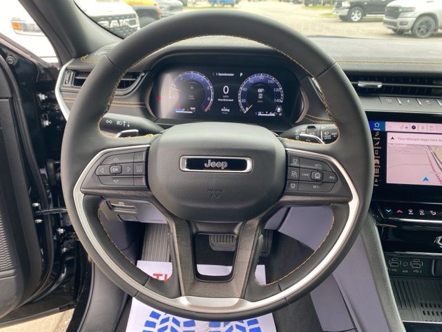 2026 Jeep Grand Cherokee - Diamond Black exterior view 12