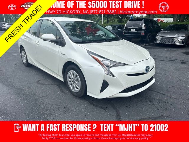 2016 Toyota Prius Two's photo