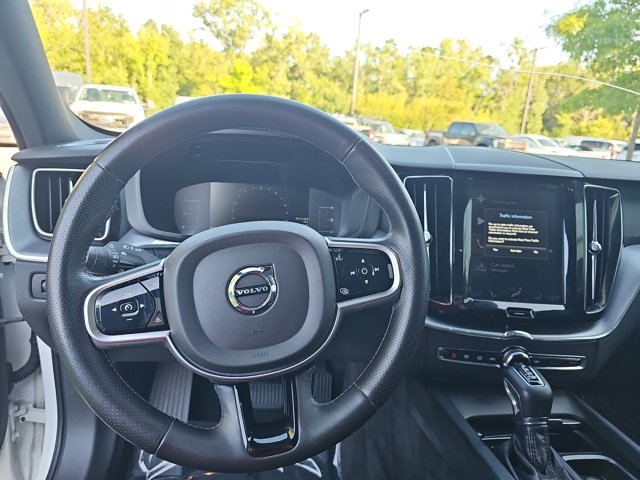 Used 2019 White Volvo T6 Momentum image 16