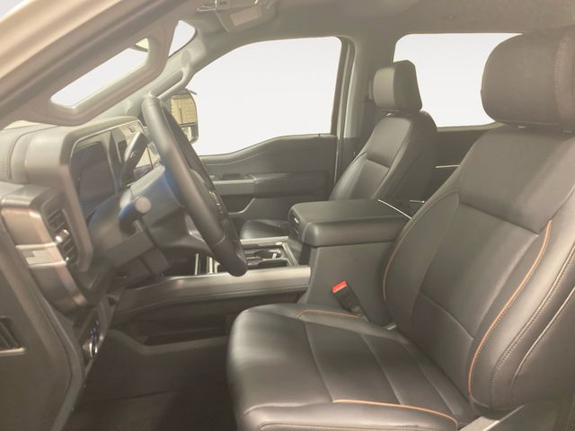 White Metallic 2026 Ford F-250 Super Duty Lariat Crew Cab 4WD Pickup Truck Four-Wheel Drive Automatic